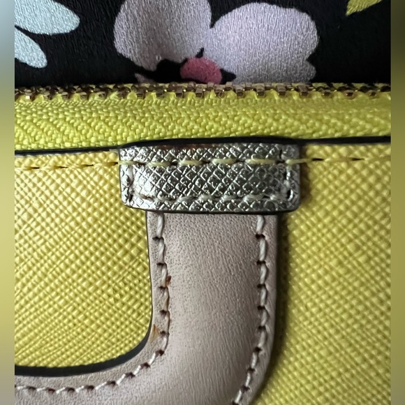 *SOLD* Kate Spade Go Fly a Kite Wallet - Picture 4 of 16